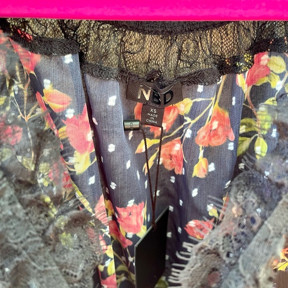 NEW NBD Revolve Dylan Black Red Floral Swiss Dot Off The Shoulder Blouse XS - Picture 7 of 9